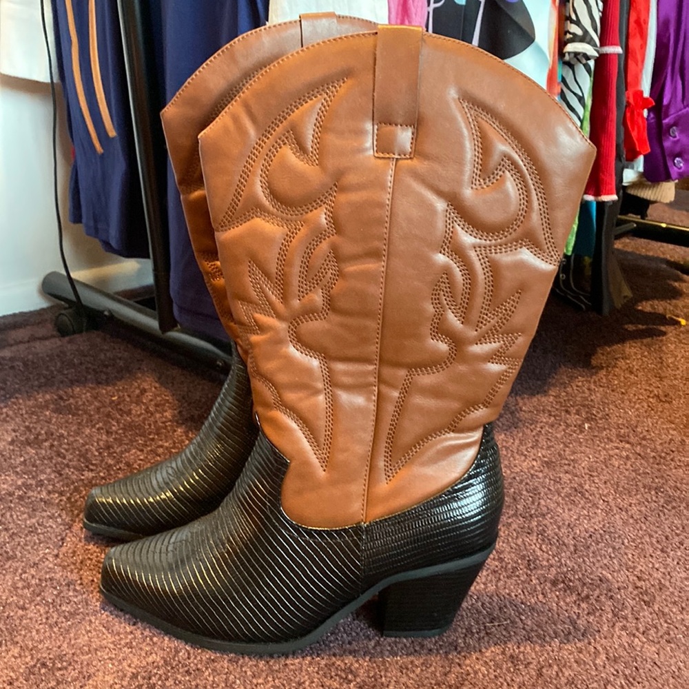 Two-tone WIDE fit Western Boot